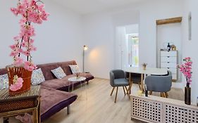 Large Apartment In City Centre Pula!